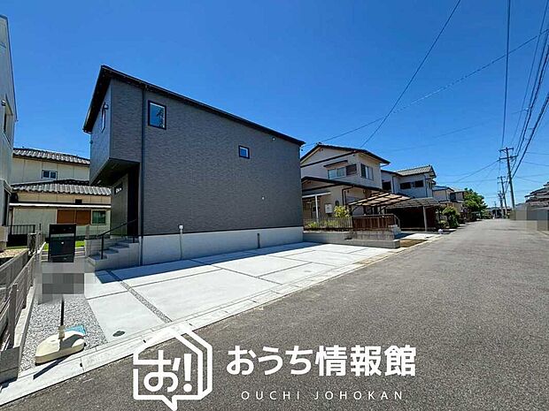 【現地写真（前道含む外観）】健康被害に配慮したもっとも安全性の高い建材を採用し、シックハウス対策をしております。