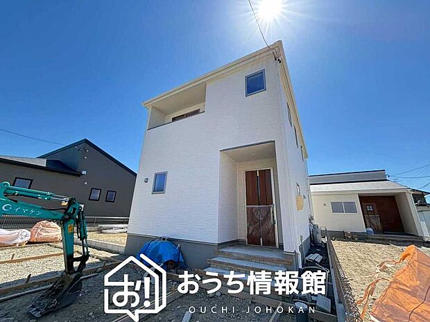 【現地写真（外観）【２号地】】軽くて火災に強い屋根材を採用し、地震時の建物への負担や揺れを軽減しています。