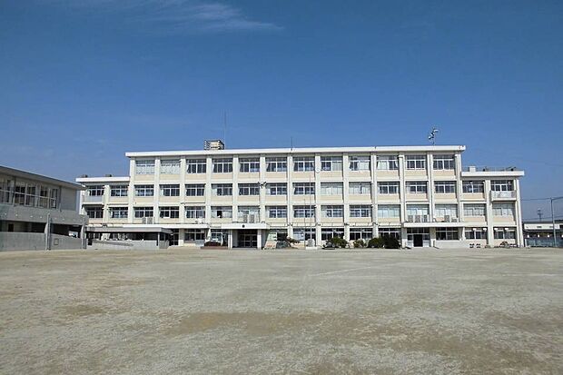 鈴鹿市立栄小学校（約1,700m）