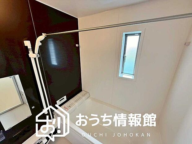 【現地写真(浴室)】浴室暖房乾燥機付き。1坪タイプで広々です。