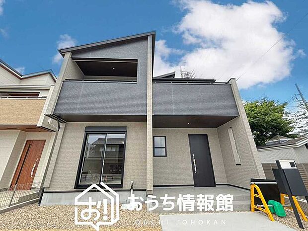 【現地写真（外観）【２号地】】雨で汚れを落とし、耐久性・耐候性に優れた外壁を使用しています。