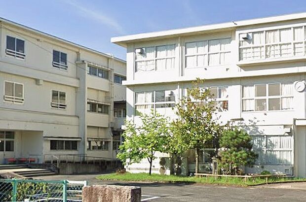 中津川市立第二中学校（約2,600m）
