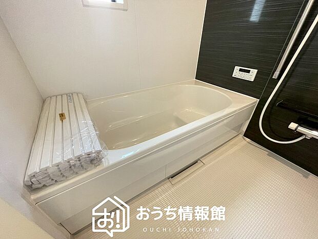 【現地写真（浴室）】浴室暖房乾燥機付き。１坪タイプで広々です。
