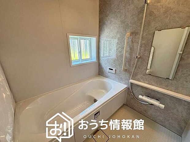 【現地写真（浴室）】浴室暖房乾燥機付き。１坪タイプで広々です。