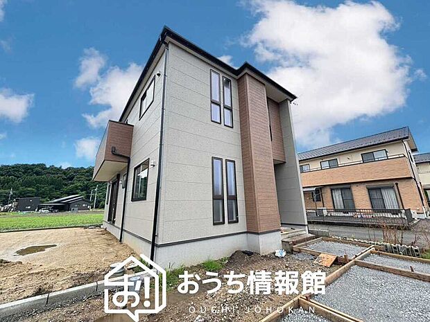 【現地写真(外観)【1号地】】雨で汚れを落とし、耐久性・耐候性に優れた外壁を使用しています。