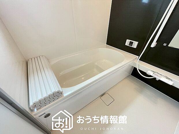 【現地写真(浴室)】浴室暖房乾燥機付き。1坪タイプで広々です。