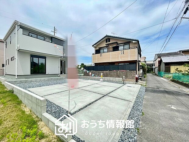 【現地写真(前道含む外観)】健康被害に配慮したもっとも安全性の高い建材を採用し、シックハウス対策をしております。