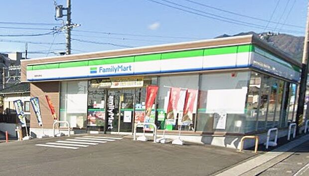 ファミリーマート菰野桜野店(約500m)