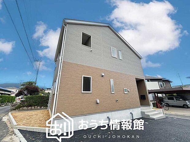 【現地写真(外観)】雨で汚れを落とし、耐久性・耐候性に優れた外壁を使用しています。