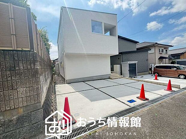 【現地写真(外観)】雨で汚れを落とし、耐久性・耐候性に優れた外壁を使用しています。