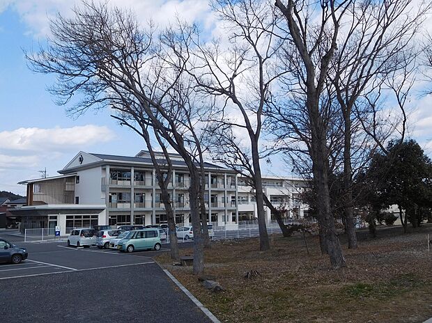 美濃加茂市立山手小学校(約650m)