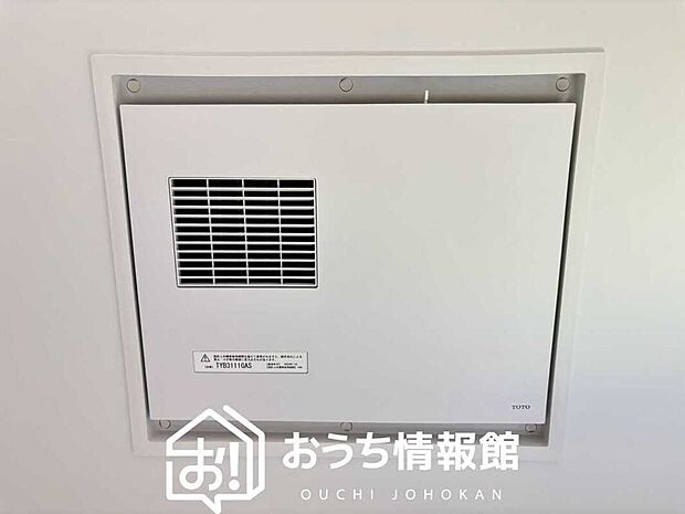 【浴室暖房換気乾燥機】入浴後の水滴や湿気を排出し、カビの発生や臭いを抑制します。
雨の日の洗濯物にも効果的です。