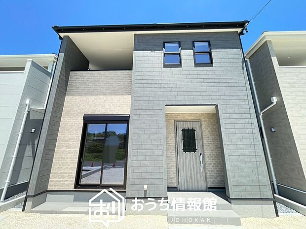 【現地写真(外観)【3号地】】軽くて火災に強い屋根材を採用し、地震時の建物への負担や揺れを軽減しています。