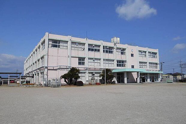 鈴鹿市立若松小学校(約1,900m)