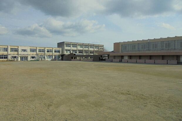 鈴鹿市立大木中学校(約1,600m)
