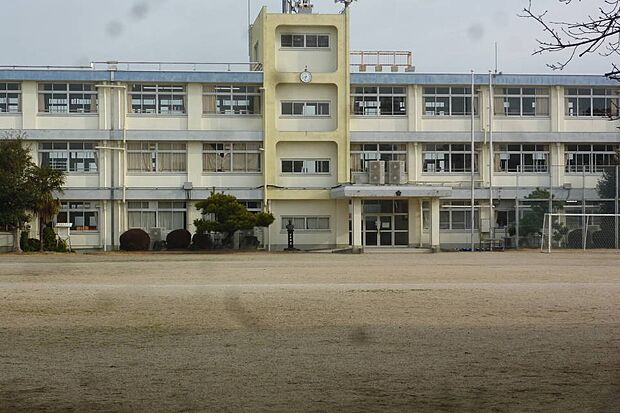 鈴鹿市立牧田小学校(約570m)