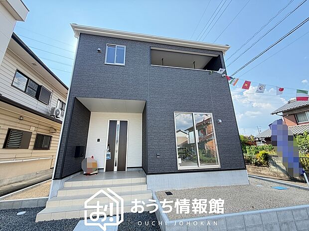 【現地写真（外観）】雨で汚れを落とし、耐久性・耐候性に優れた外壁を使用しています。