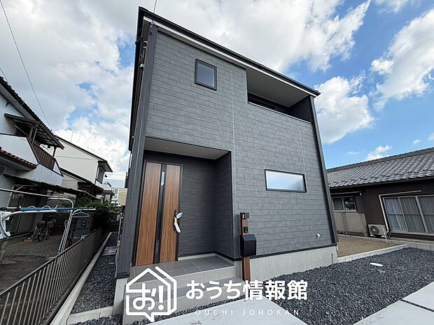 【現地写真(外観)】雨で汚れを落とし、耐久性・耐候性に優れた外壁を使用しています。