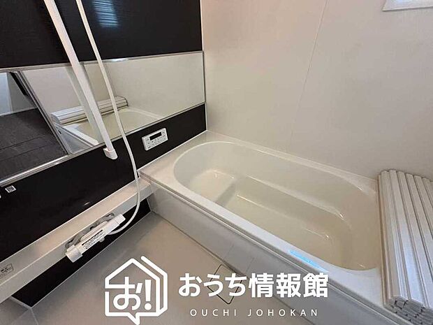【現地写真(浴室)】浴室暖房乾燥機付き。1坪タイプで広々です。