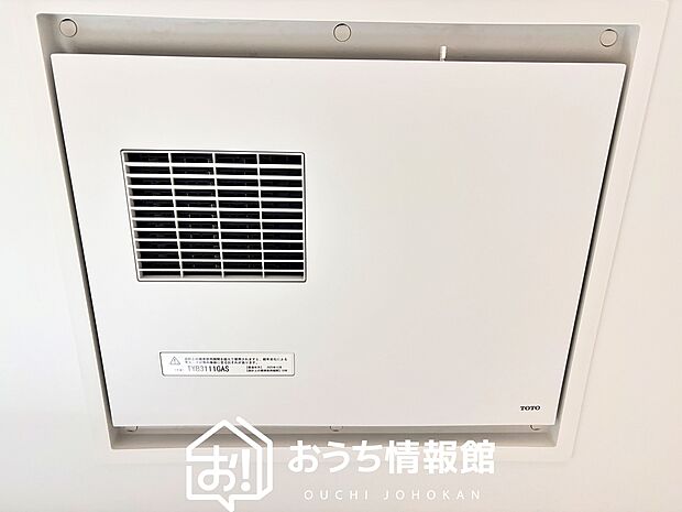 【浴室暖房換気乾燥機】入浴後の水滴や湿気を排出し、カビの発生や臭いを抑制します。
雨の日の洗濯物にも効果的です。