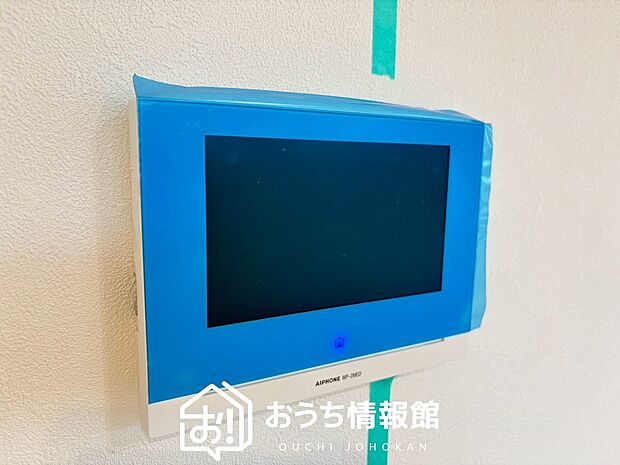 【TVモニター付インターホン】来訪者を画像と音声で確認できる、防犯性に優れた安心のシステム。
スッキリしたデザインで、誰でも簡単に操作できます。