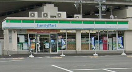 ファミリーマート 亀山インター店 500ｍ(徒歩7分)