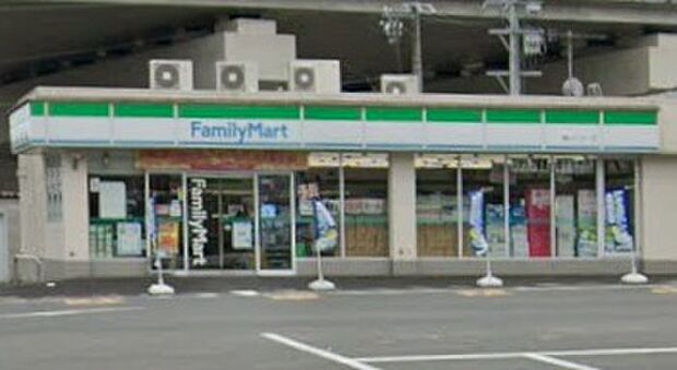 ファミリーマート 亀山インター店(約500m)