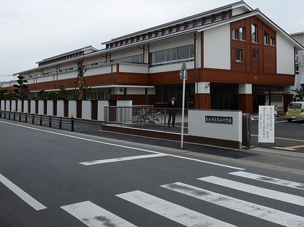 亀山市立亀山中学校(約1,300m)