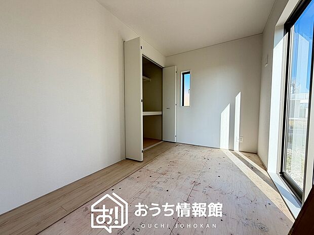 【現地写真（和室）】大壁仕様の新和室。くつろぎの空間です。