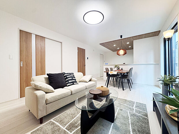 【施工例：LDK】
さらにシューズインクローゼットかウォークインクローゼットが付いてきます！
