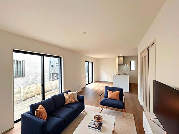 【LDK:B号棟】
断熱性・省エネ性能に優れたZEH水準仕様。
税制優遇などが多い長期優良住宅!国が認めた安心して永く暮らせる住まい。
※本画像はCG加工により家具配置しています。