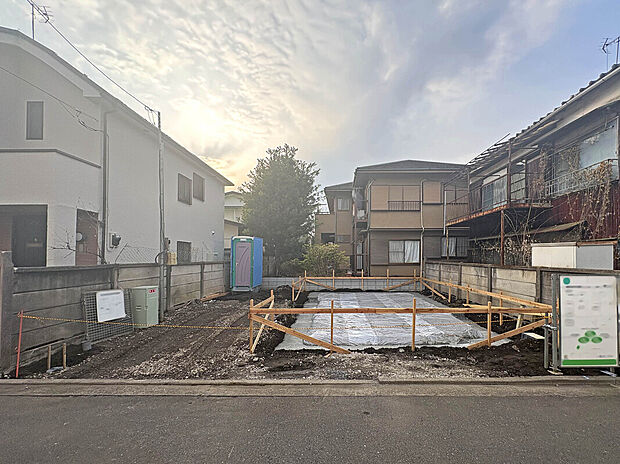 【外観:3月下旬撮影】
京王井の頭線「三鷹台」駅徒歩6分、中央線・総武線「吉祥寺」駅徒歩20分で利用可能な好立地に佇む邸宅が限定1邸で誕生!
都心へのアクセスも良好!