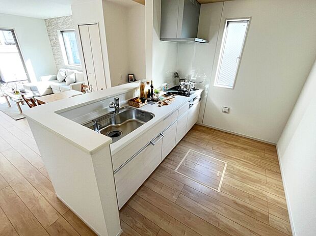 【【建物プラン例：Kitchen】】断熱・省エネ性能に優れたZEH水準仕様、耐震等級3を取得前提とした高仕様の住まいを建築できます！
プラン・カラーセレクトのご相談可能！