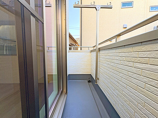 【【Balcony】】 LDK17帖の2LDKプラン!固定階段式小屋裏収納が付いた、収納豊富な邸宅!