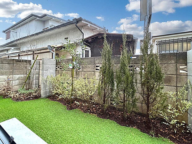 【【庭:B号棟】】家庭菜園やガーデニングなどの趣味からお子様やペットを軽く遊ばせる場として、幅広い用途で活用出来ます。