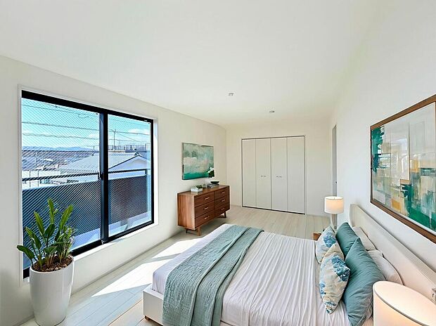 【【Room 9帖:1号棟】】全室南向きで陽当たり良好。圧迫感や閉塞感なく快適な空間でお過ごしいただけます。