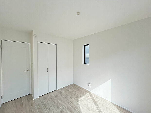 【【Room:A号棟】】敷地形状を最大限に生かした家族で暮らしやすいカースペース付きの4部屋プラン!