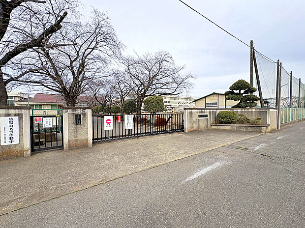 あきる野市立西中学校(約1,200m)