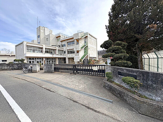 あきる野市立一の谷小学校(約1,520m)