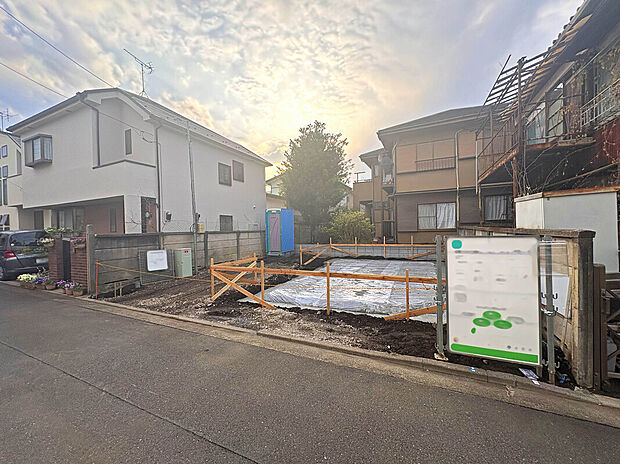 【【外観：3月下旬撮影】】全居室南向きのため、陽当りよく心地よい日差しが長い間入り込んできます。