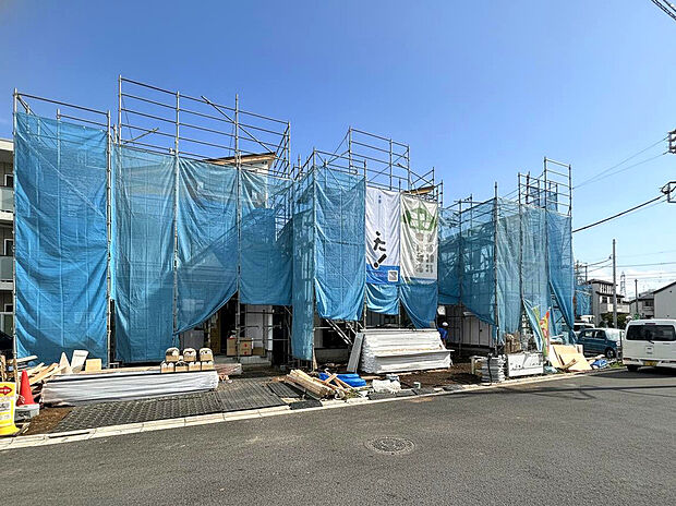 【【外観:5月下旬撮影】】全棟LDK15帖以上、カースペースが備わった3~4LDKファミリープラン。棟によって特色あるプランニングでライフスタイルに合った棟選びが可能。