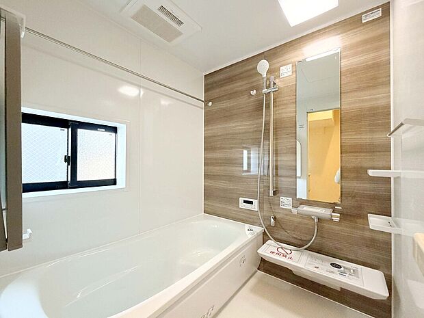 【【施工例:Bath Room】】1坪タイプのバスルーム。足を伸ばしてゆったりと浸かれるのはもちろん、洗い場も広さがあるので立ったりしゃがんだりする動作もスムーズに行えます。