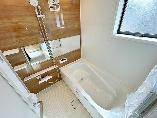 【【建物プラン例:Bath Room】】1坪タイプのバスルーム。足を伸ばしてゆったりと浸かれるのはもちろん、洗い場も広さがあるので立ったりしゃがんだりする動作もスムーズに行えます。