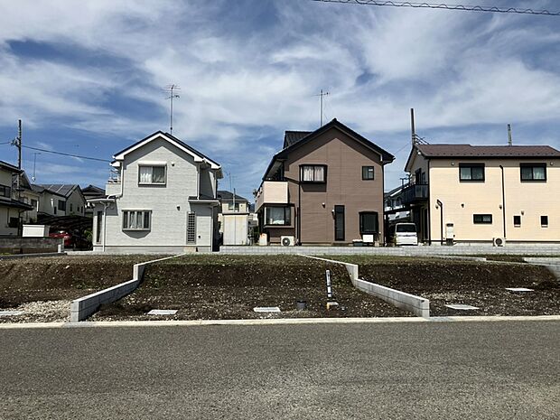 【現地】
全5区画の分譲地です。同時期に住み始めるので、ご近所付き合いがしやすいです。