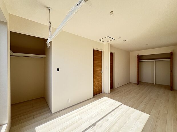 2階洋室 2部屋に分けて使うことも可能です