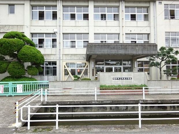 橿原市立耳成小学校(約987m)