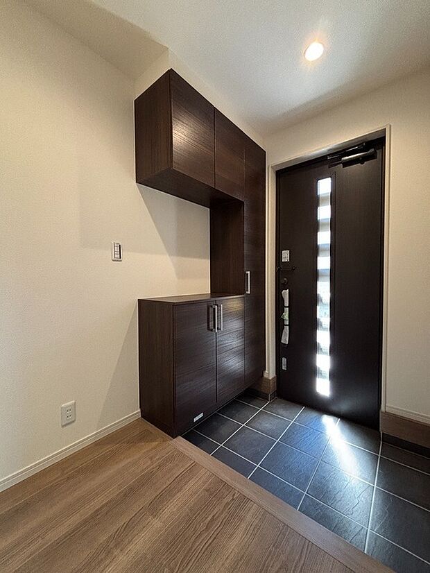 【玄関】大容量のシューズボックス付き