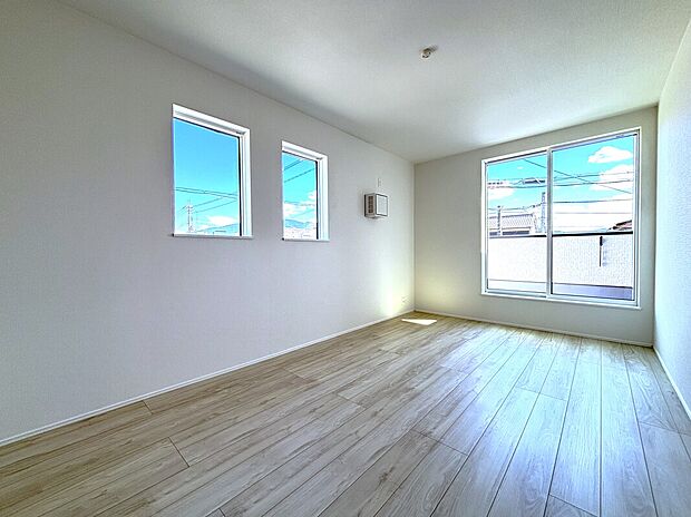 【寝室7.5帖】主寝室に最適な洋室7.5帖　ウォークインクローゼット付き