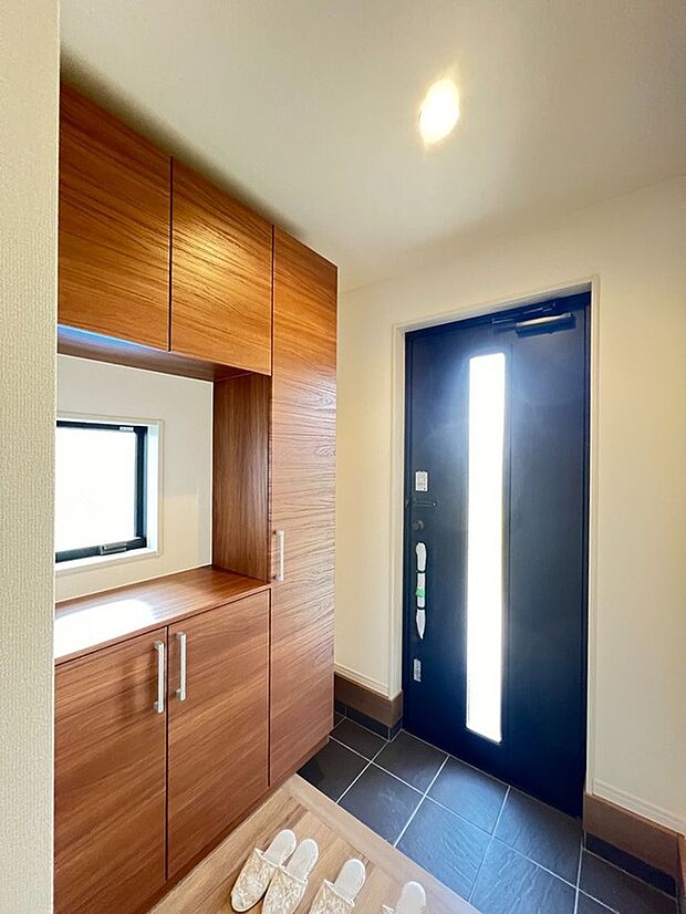 【1号棟 玄関収納】大容量収納できるシューズボックス