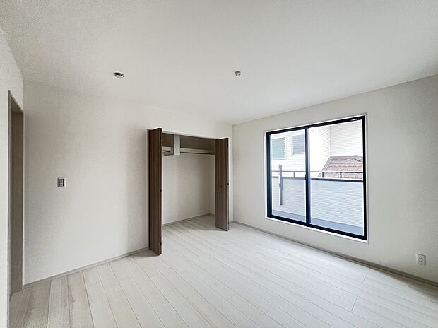 【クローゼット】各居室クローゼット付きです